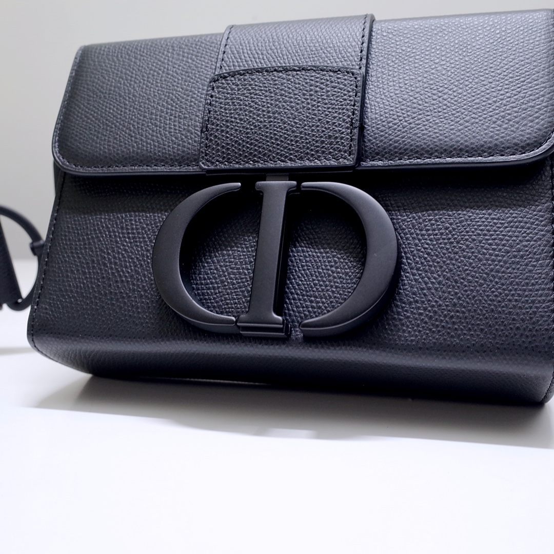 30 Montaigne Box Bag Black Grained Calfskin